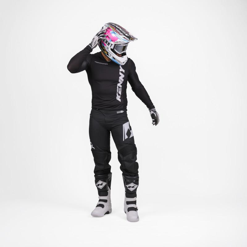 PERFORMANCE SOLID BLACK